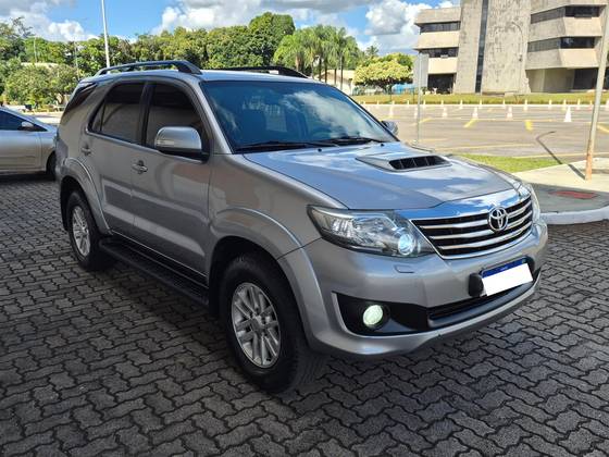 TOYOTA HILUX SW4 3.0 SRV 4X4 7 LUGARES 16V TURBO INTERCOOLER DIESEL 4P AUTOMÁTICO